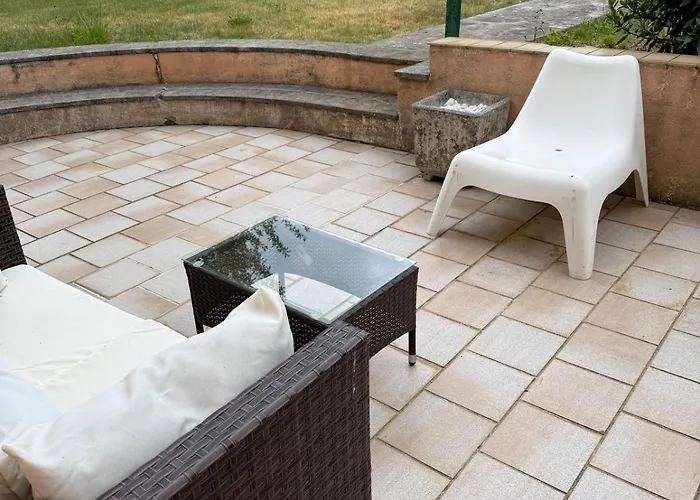 With Garden Lägenhet *